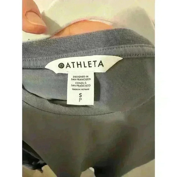 Athleta Effortless Tank in Coastline Blue Size Small - Picture 4 of 5